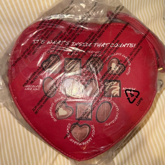 Betsey Johnson KITSCH RETRO ROMEO RED CROSSBODY Bag New with tags NWT - Picture 7 of 12